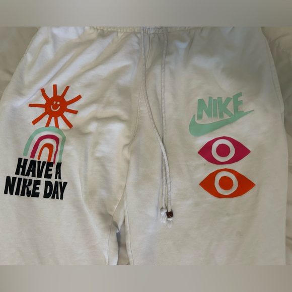 Nike Sweatpants - Picture 2 of 4